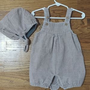 Baby jumpsuit with hat (set)